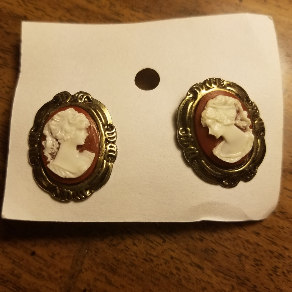 Victorian Style Silhouette Earrings